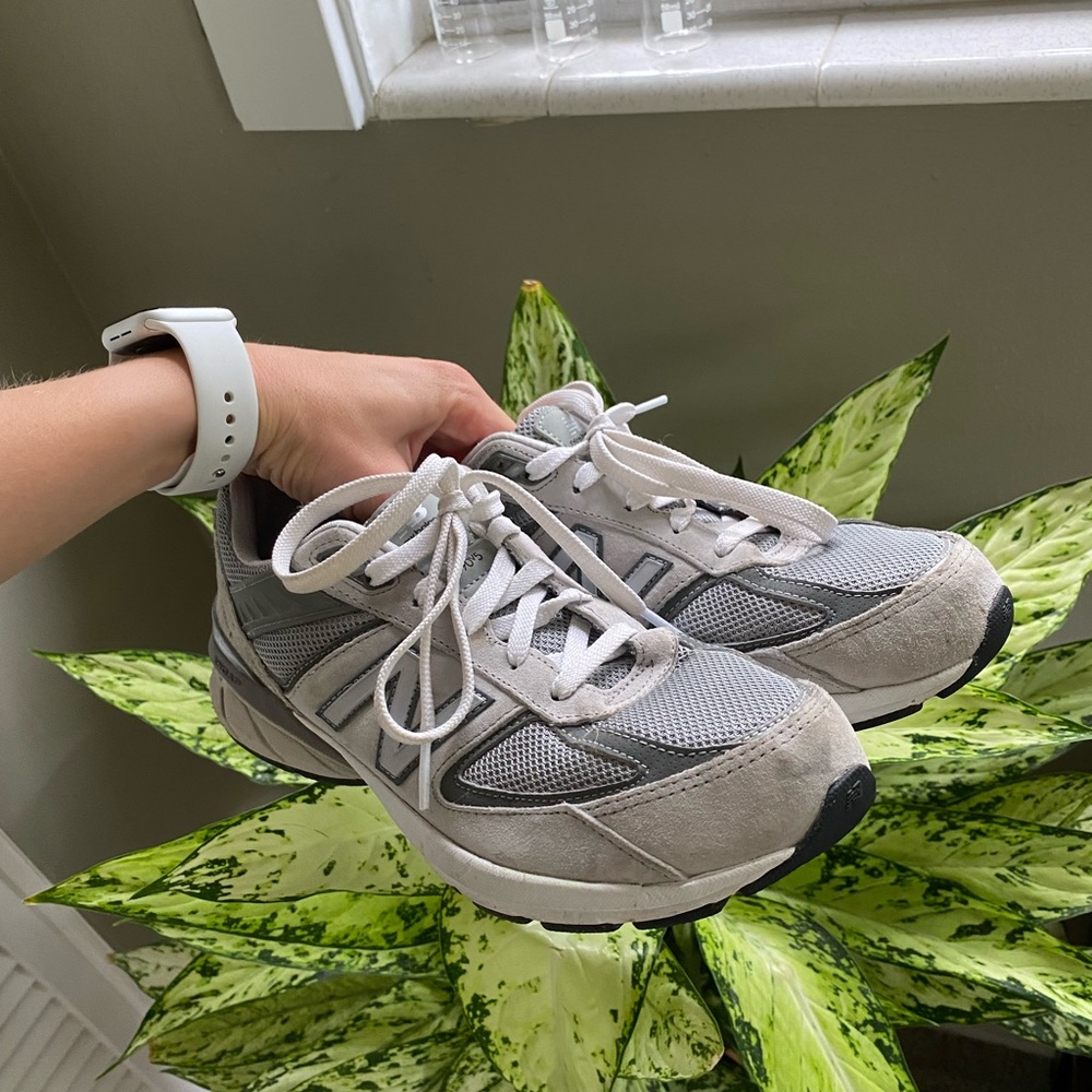 New Balance 990v5 Shoes